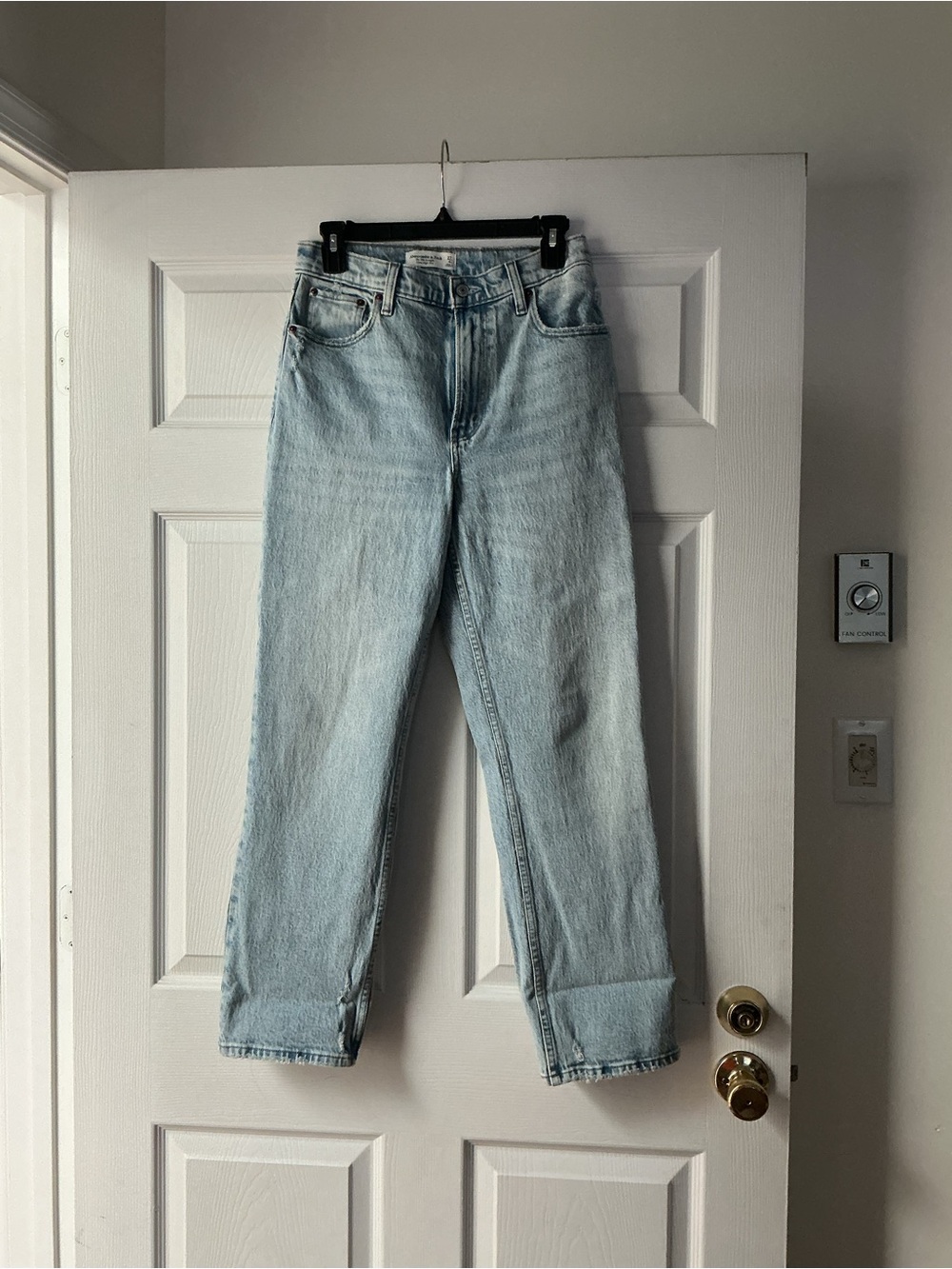 Abercrombie & Fitch Light Wash Straight Leg Jeans - Picture 1 of 1